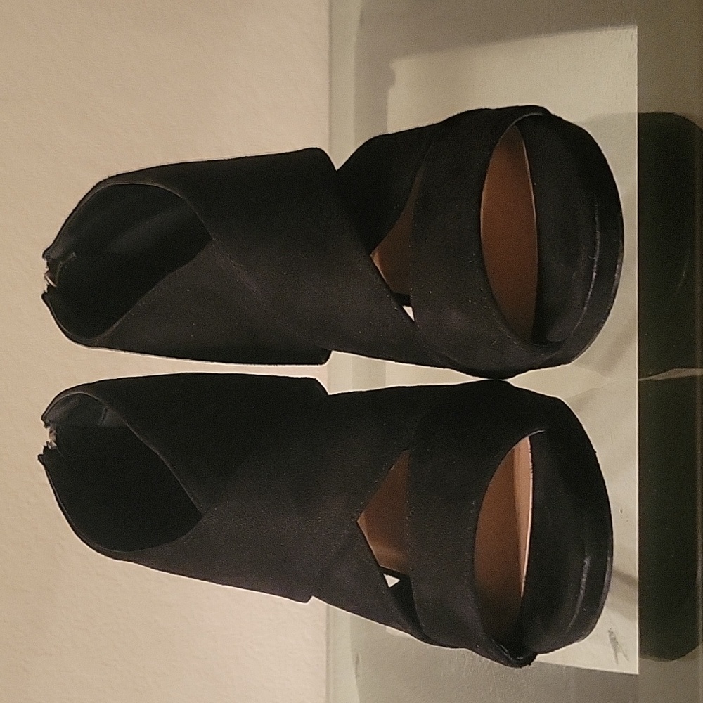 Black Microfiber Size 8.5 Micheal Antonio Wedge